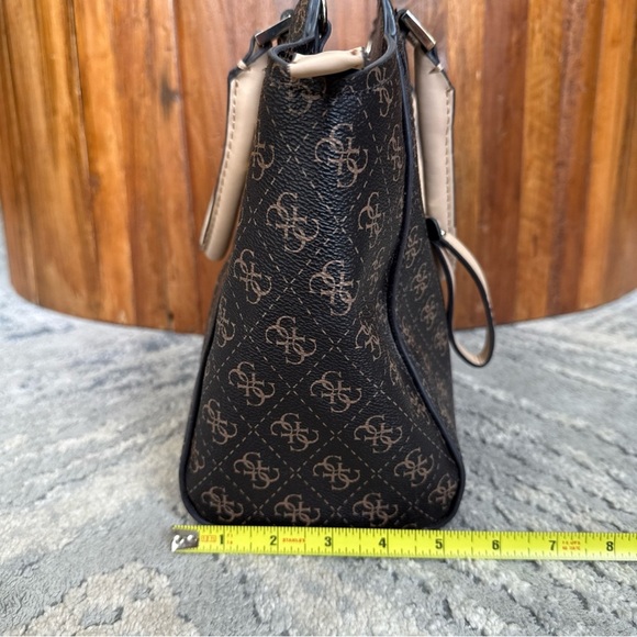 Authentic GUESS Signature Logo Large Hand Bag Shoulder Bag Beautiful Purse F - Picture 3 of 11